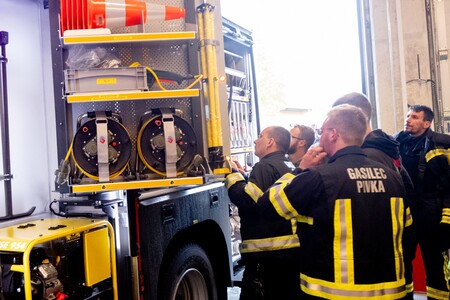 OBČINA PIVKA PREDAJA VOZILA GVC-1 PGD KOŠANA 6.5.2025 - Valter Leban-2347